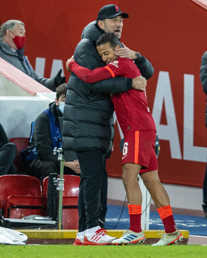 Salah tỏa sáng, Liverpool khiến bảng B cực khó lường