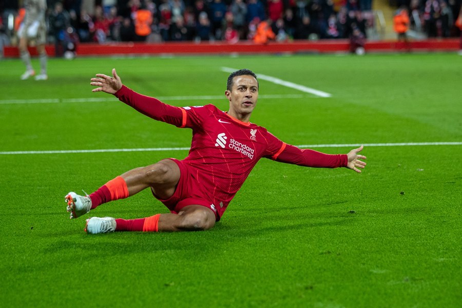 Salah tỏa sáng, Liverpool khiến bảng B cực khó lường