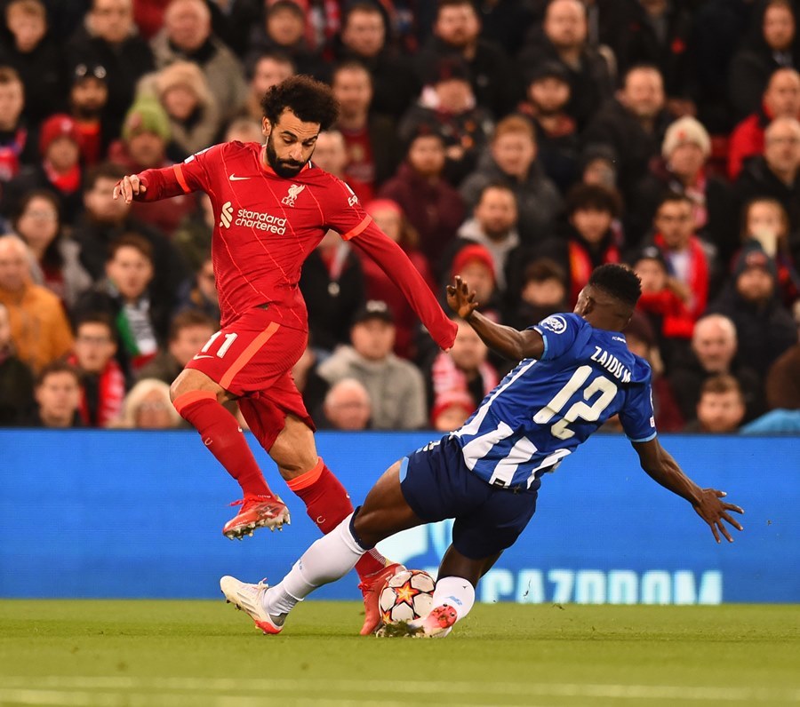 Salah tỏa sáng, Liverpool khiến bảng B cực khó lường