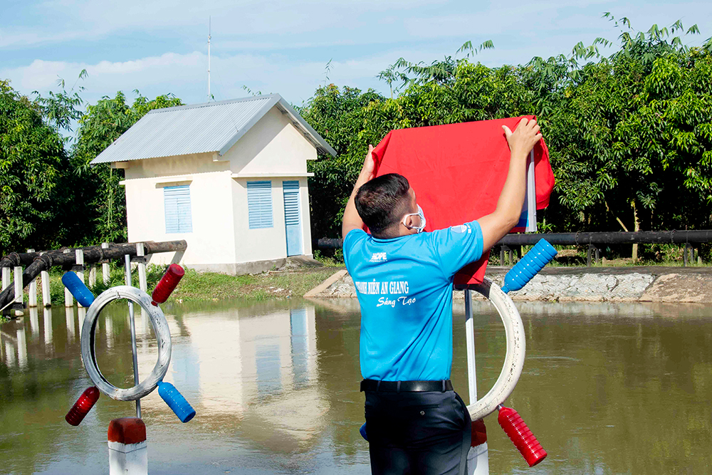 An Giang: Khánh thành công trình “Biển báo nguy hiểm và phao cứu sinh tái chế"