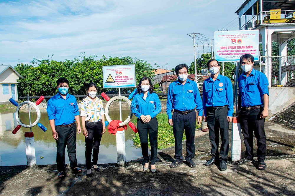 An Giang: Khánh thành công trình “Biển báo nguy hiểm và phao cứu sinh tái chế"