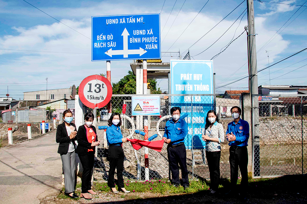 An Giang: Khánh thành công trình “Biển báo nguy hiểm và phao cứu sinh tái chế"
