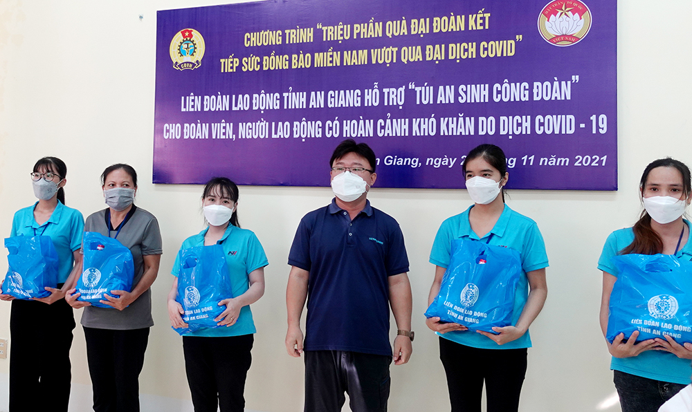 Trao trên 9.400 “Túi an sinh công đoàn” cho đoàn viên, người lao động Khu công nghiệp Bình Hòa