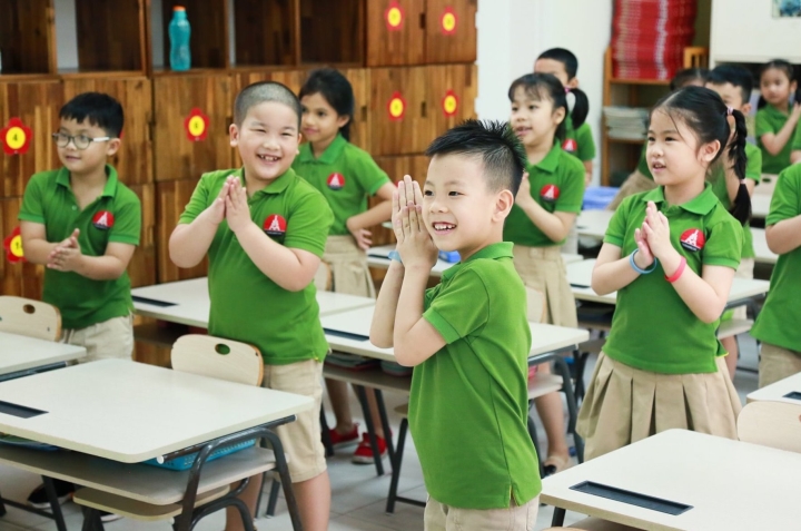 Chuyên gia: 'Coi việc mở cửa trường học là giải pháp phục hồi kinh tế'