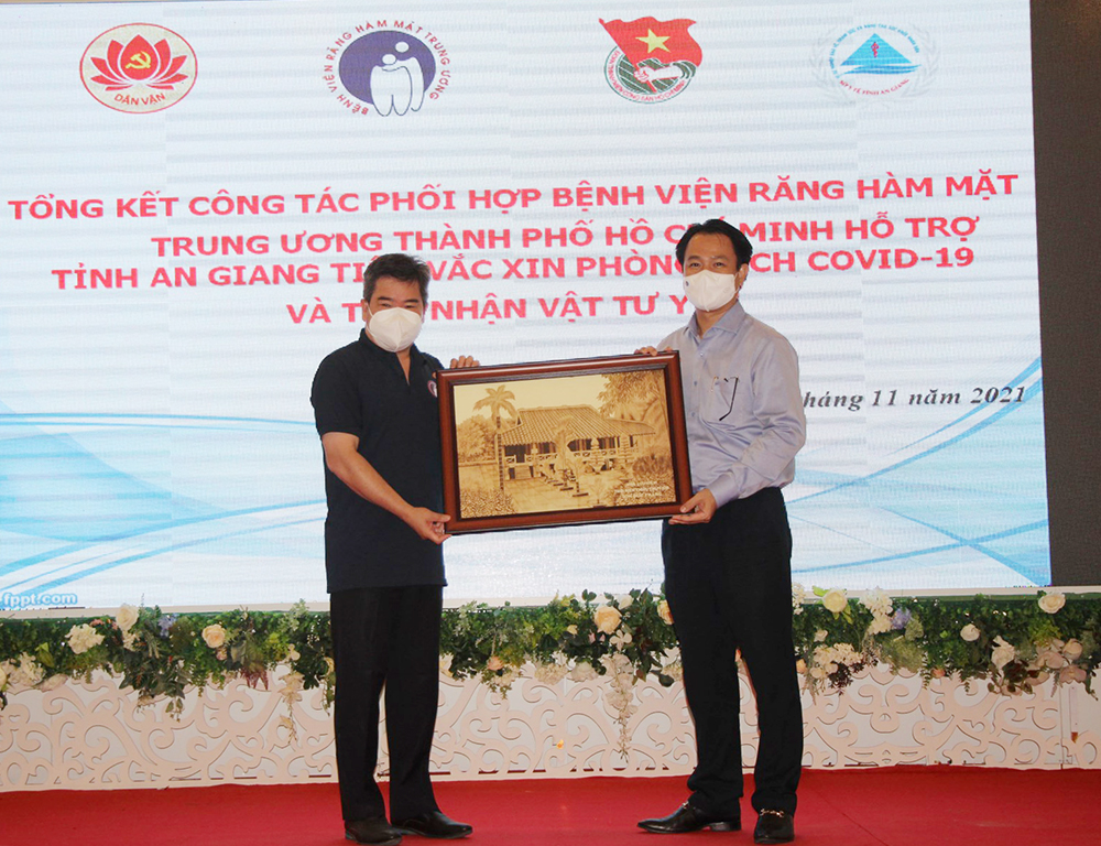 An Giang tri ân Bệnh viện Răng hàm mặt Trung ương TP. Hồ Chí Minh hỗ trợ tỉnh phòng, chống dịch COVID-19