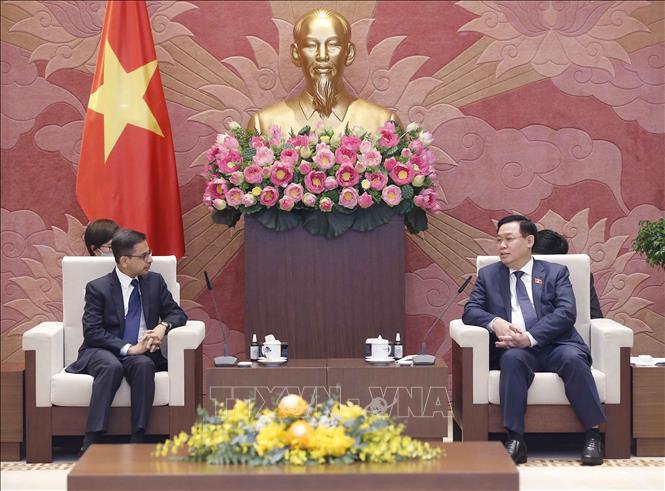 Chủ tịch Quốc hội Vương Đình Huệ tiếp Đại sứ Hàn Quốc và Đại sứ Ấn Độ