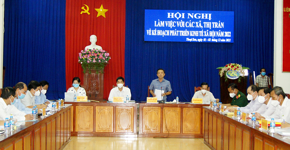 UBND huyện Thoại Sơn làm việc trực tiếp với các xã về kế hoạch phát triển kinh tế - xã hội năm 2022
