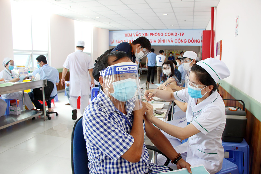 Chuẩn bị triển khai tiêm liều bổ sung vaccine phòng COVID-19, ưu tiên đối tượng suy giảm miễn dịch