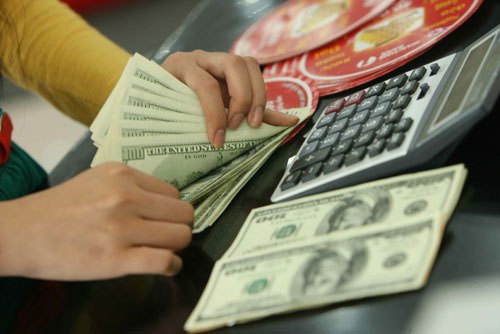 Tỷ giá USD, Euro ngày 1-12: USD sụt giảm trước nỗi lo kinh tế đứt gãy
