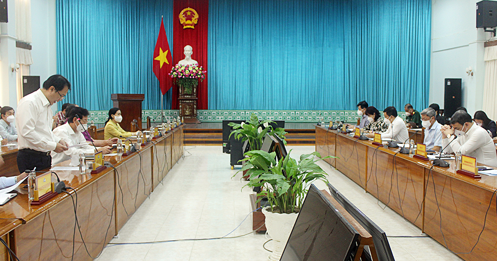 Thứ trưởng Bộ Y tế Nguyễn Trường Sơn làm việc về công tác phòng, chống dịch và tiêm vaccine phòng COVID-19 tại tỉnh An Giang