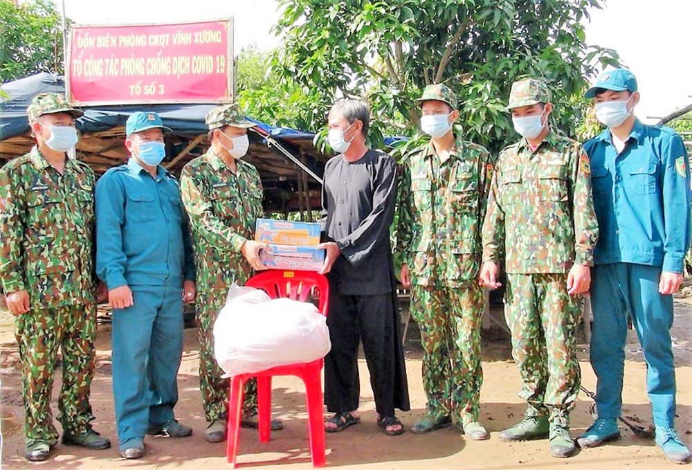 Hết lòng vì cộng đồng, xã hội