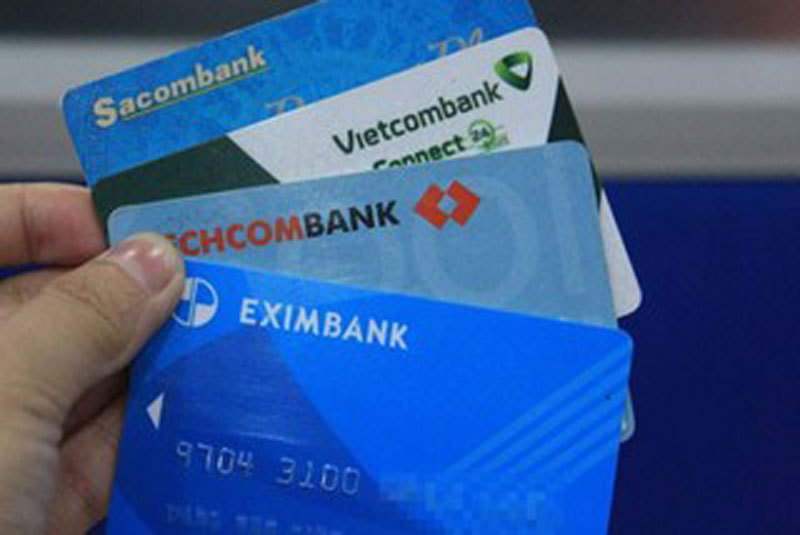 Xin lùi thời hạn chuyển đổi thẻ ATM từ sang thẻ chip