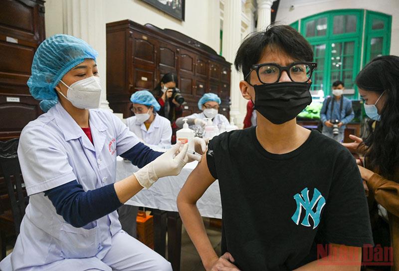 Tăng cường rà soát công tác tiêm vaccine; quản lý, điều trị người nhiễm COVID-19