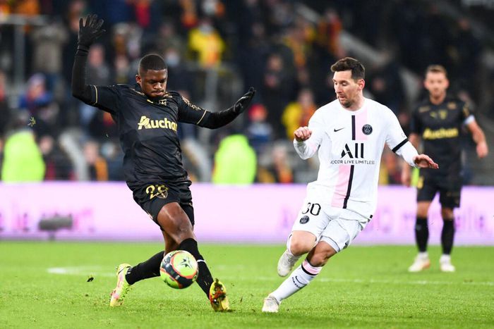 Hòa hú vía, PSG vẫn đứng vững ngôi đầu Ligue 1