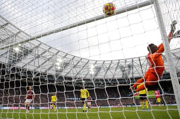 Premier League: Manchester City lên ngôi đầu, Chelsea xuống thứ ba