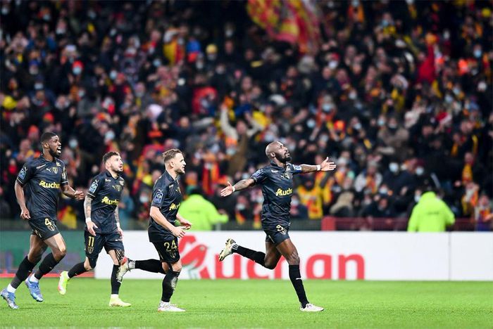 Hòa hú vía, PSG vẫn đứng vững ngôi đầu Ligue 1