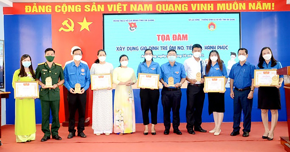 Xây dựng gia đình trẻ no ấm, tiến bộ, hạnh phúc, văn minh