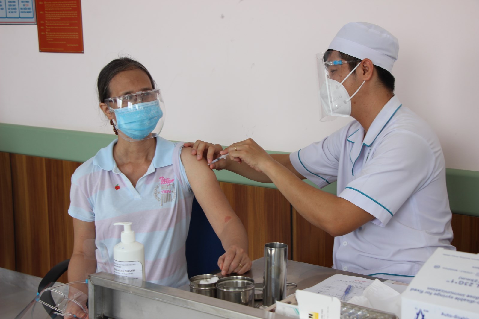 Giải pháp nào để An Giang sớm đạt 100% dân số được tiêm đủ 2 mũi, để tạo miễn dịch cộng đồng ?
