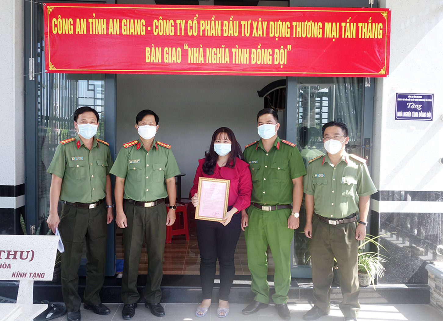 Công an An Giang trao nhà “Nghĩa tình đồng đội”