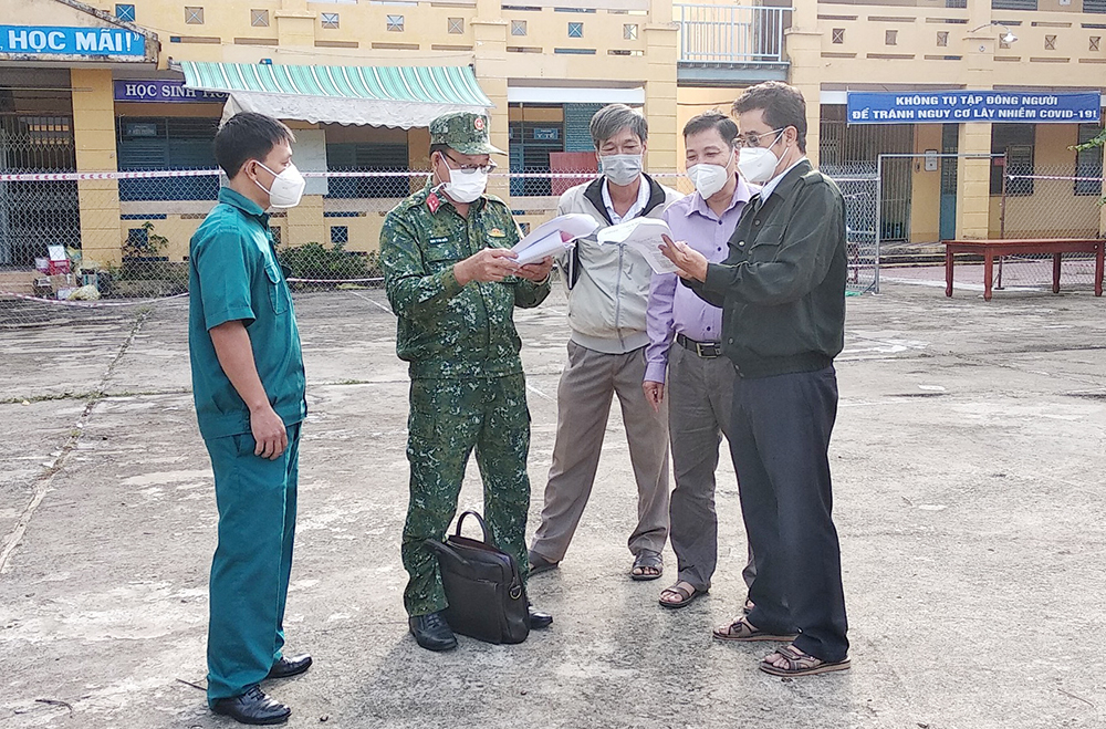 Kiểm tra, bàn giao các cơ sở giáo dục chuẩn bị đón học sinh trở lại trường