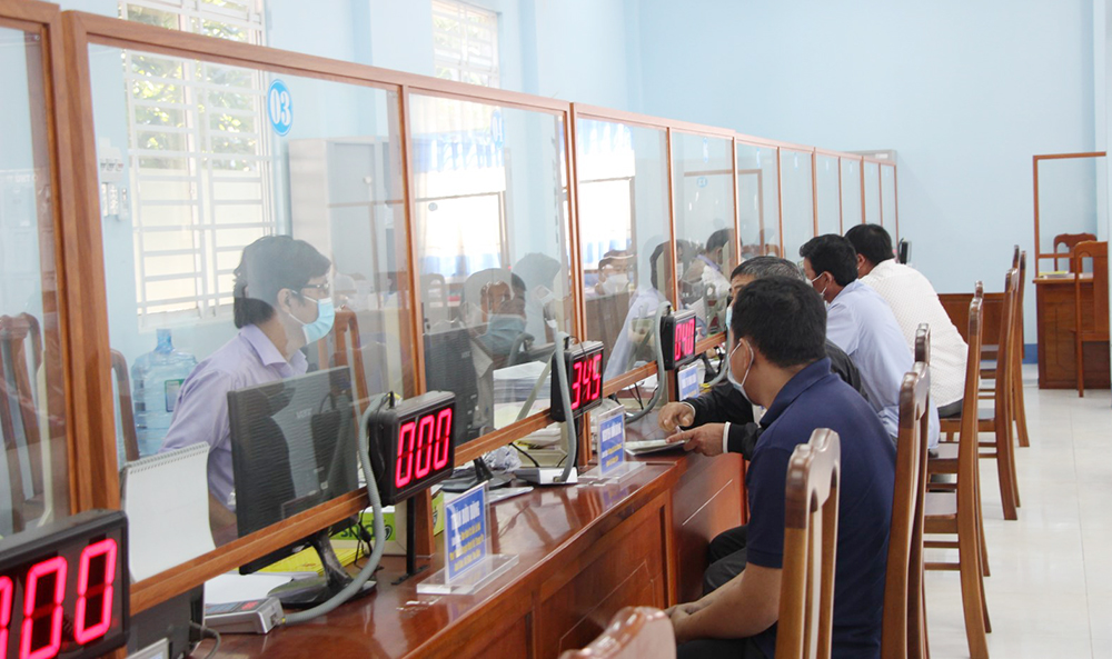 Chủ tịch UBND tỉnh An Giang yêu cầu khẩn trương cập nhật các thủ tục hành chính hỗ trợ người lao động, người sử dụng lao động gặp khó khăn do dịch COVID-19