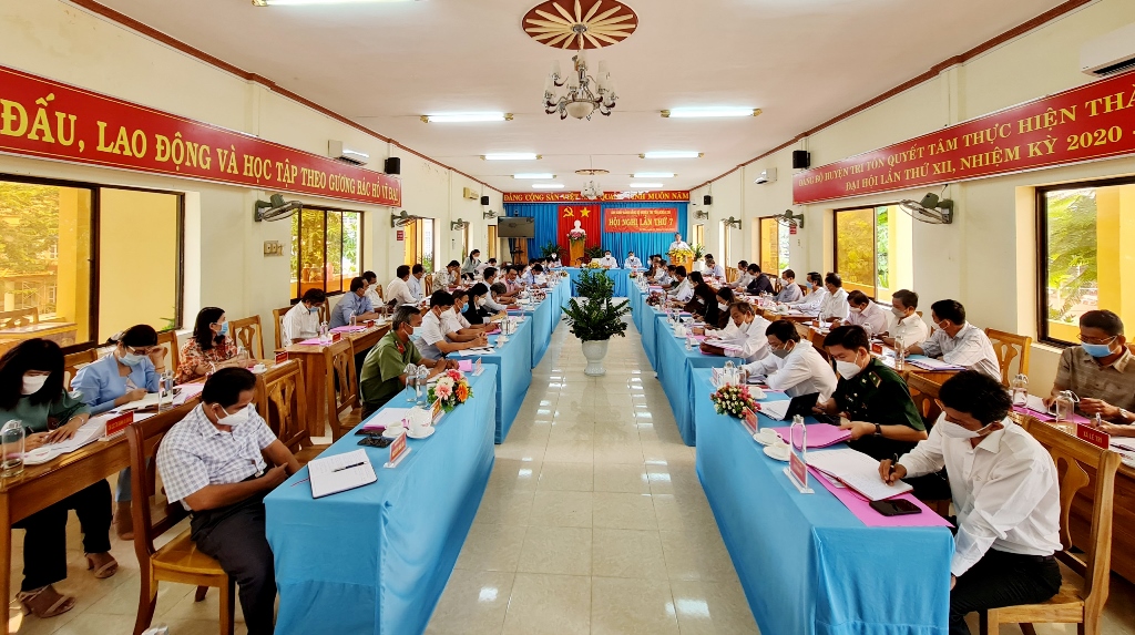 Tri Tôn thực hiện đạt và vượt 14/17 chỉ tiêu năm 2021