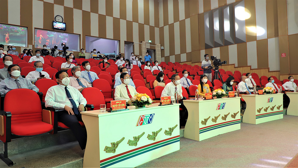 Trao giải Cuộc thi sáng tác, quảng bá các tác phẩm văn học - nghệ thuật và báo chí về chủ đề “Học tập và làm theo tư tưởng, đạo đức, phong cách Hồ Chí Minh” năm 2020-2021 và Giải báo chí “Búa liềm vàng” tỉnh An Giang lần thứ I năm 2021