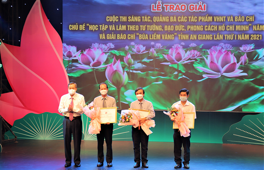 Trao giải Cuộc thi sáng tác, quảng bá các tác phẩm văn học - nghệ thuật và báo chí về chủ đề “Học tập và làm theo tư tưởng, đạo đức, phong cách Hồ Chí Minh” năm 2020-2021 và Giải báo chí “Búa liềm vàng” tỉnh An Giang lần thứ I năm 2021