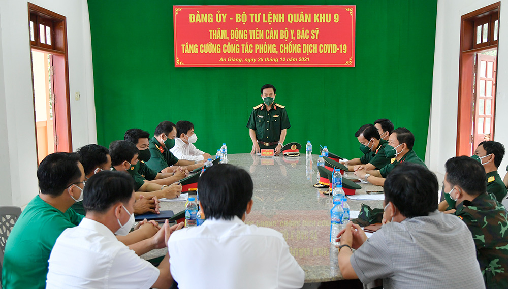 Quân khu 9 thăm lực lượng tăng cường phòng, chống dịch COVID-19 tại An Giang