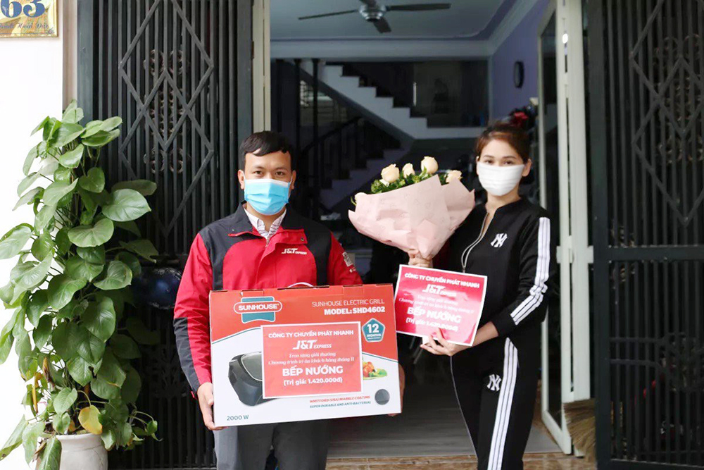 Thị trường chuyển phát nhanh 2021: trong cái khó, ló cái khôn