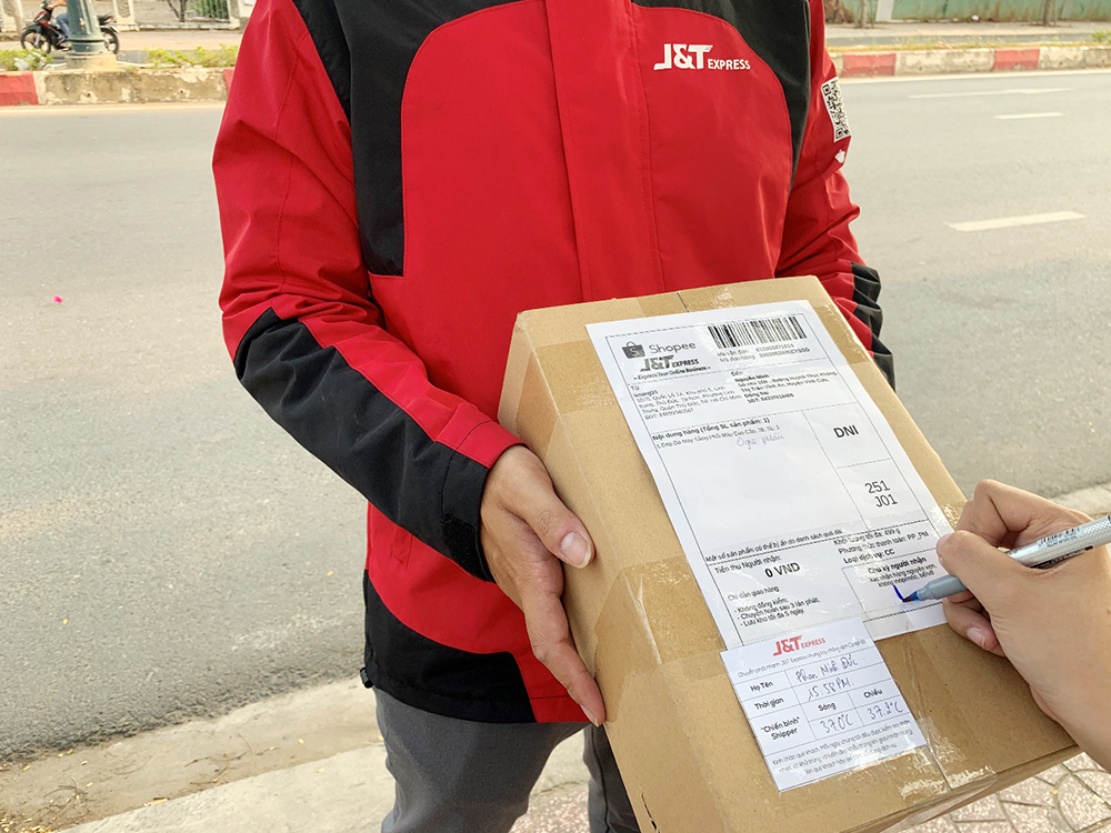 Đảm bảo điều kiện làm việc an toàn - yếu tố giữ chân và thu hút nhân sự ngành chuyển phát nhanh mùa cuối năm