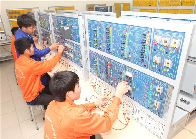 Xác định vị trí giáo dục nghề nghiệp trong đột phá chiến lược về nguồn nhân lực