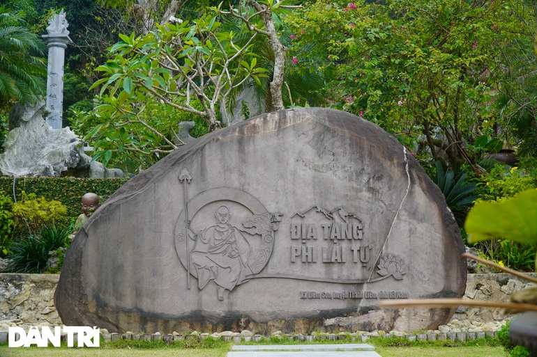Ngôi chùa thiêng nghìn năm tuổi án ngữ dưới chân đồi thông ở Hà Nam