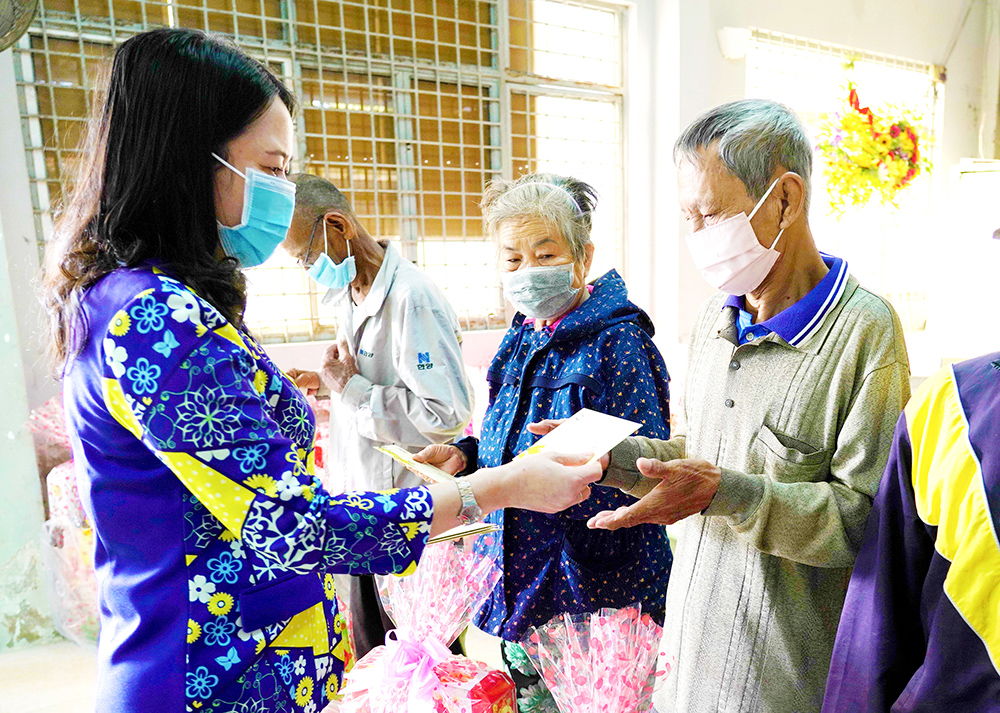 Mang xuân ấm áp cho người nghèo