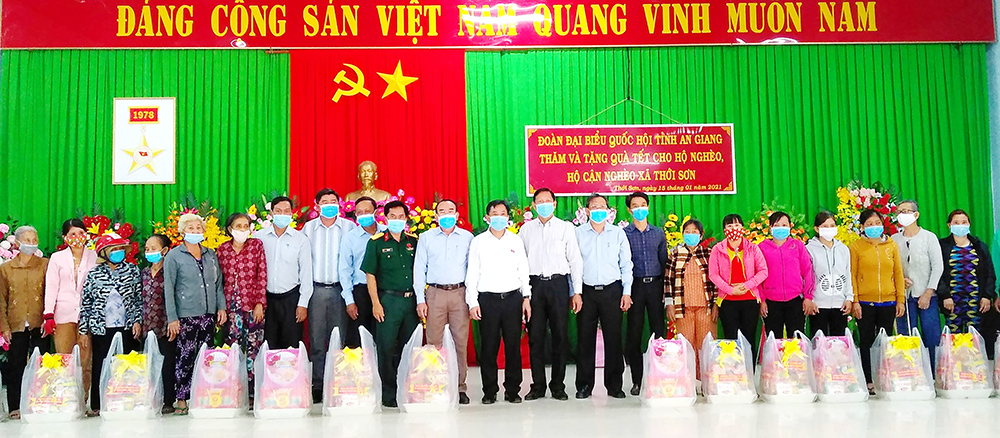 Mang xuân ấm áp cho người nghèo