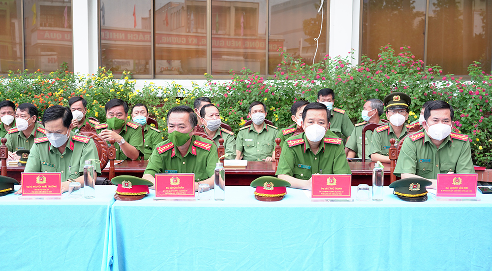 Công an An Giang công bố quyết định điều động, bổ nhiệm công an xã chính quy