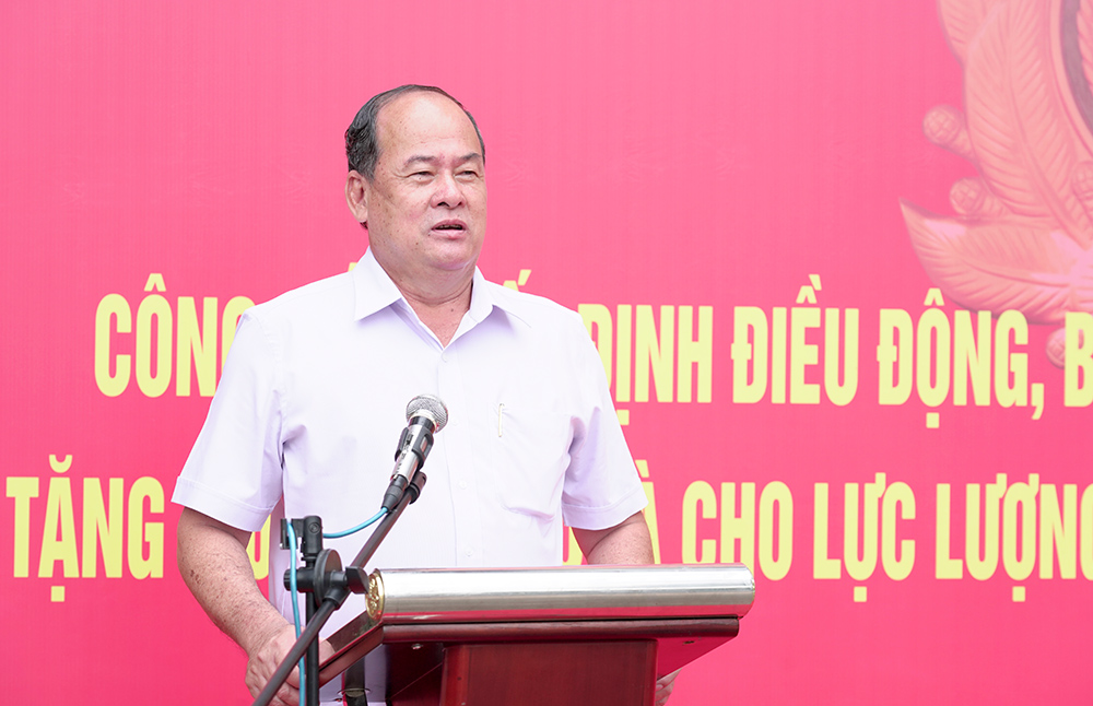 Công an An Giang công bố quyết định điều động, bổ nhiệm công an xã chính quy