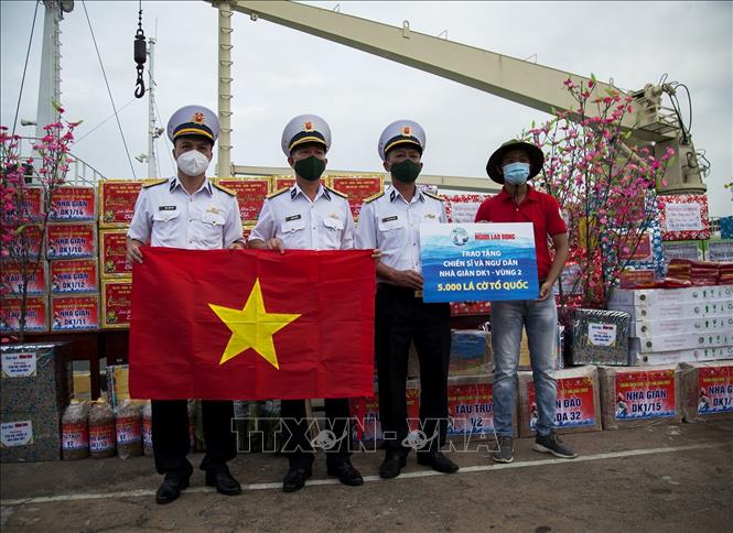 Mang Tết ra các 'cột mốc chủ quyền' trên biển