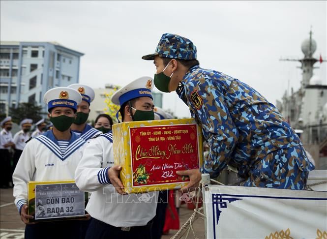 Mang Tết ra các 'cột mốc chủ quyền' trên biển