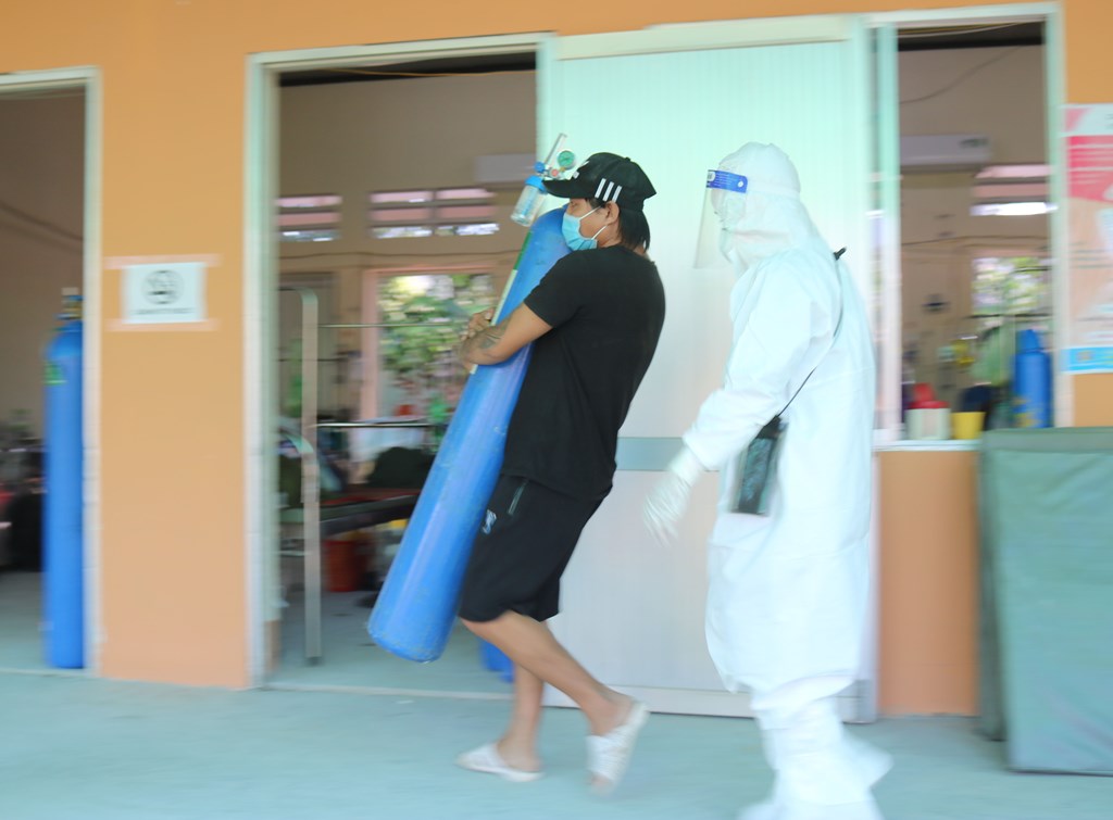 Áo trắng trong cơ sở điều trị F0