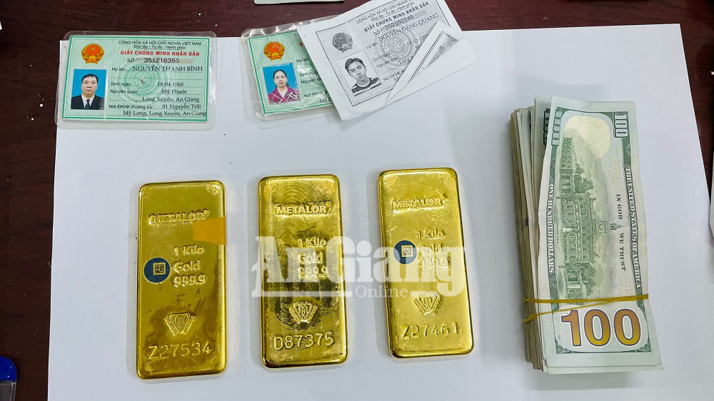 Công an An Giang bắt quả tang vụ mua bán vàng nhập lậu, tạm giữ lượng vàng "khủng" và hàng chục tỷ đồng