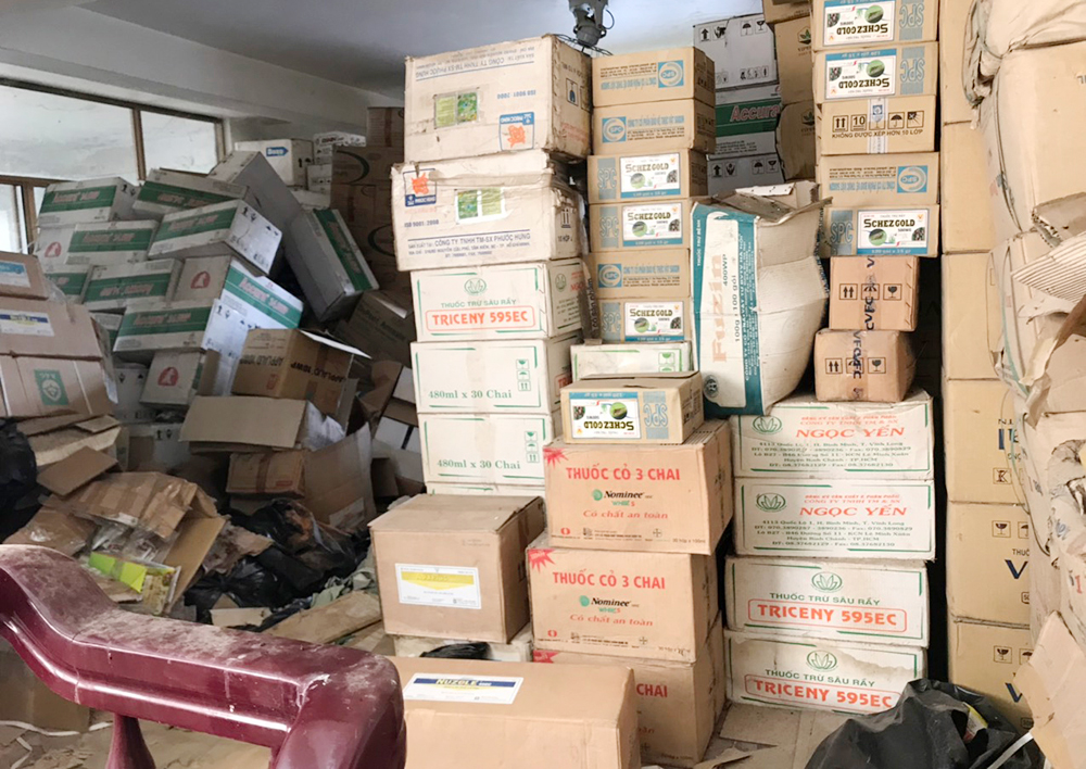 Phát hiện gần 450.000 chai, gói thuốc bảo vệ thực vật hết hạn sử dụng ở cửa hàng "Được Mùa"