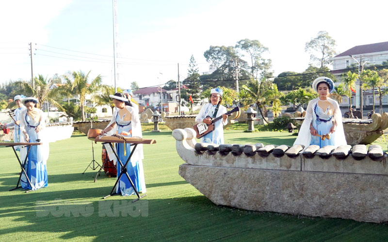 Bến Tre: Âm vang đàn đá mừng Xuân