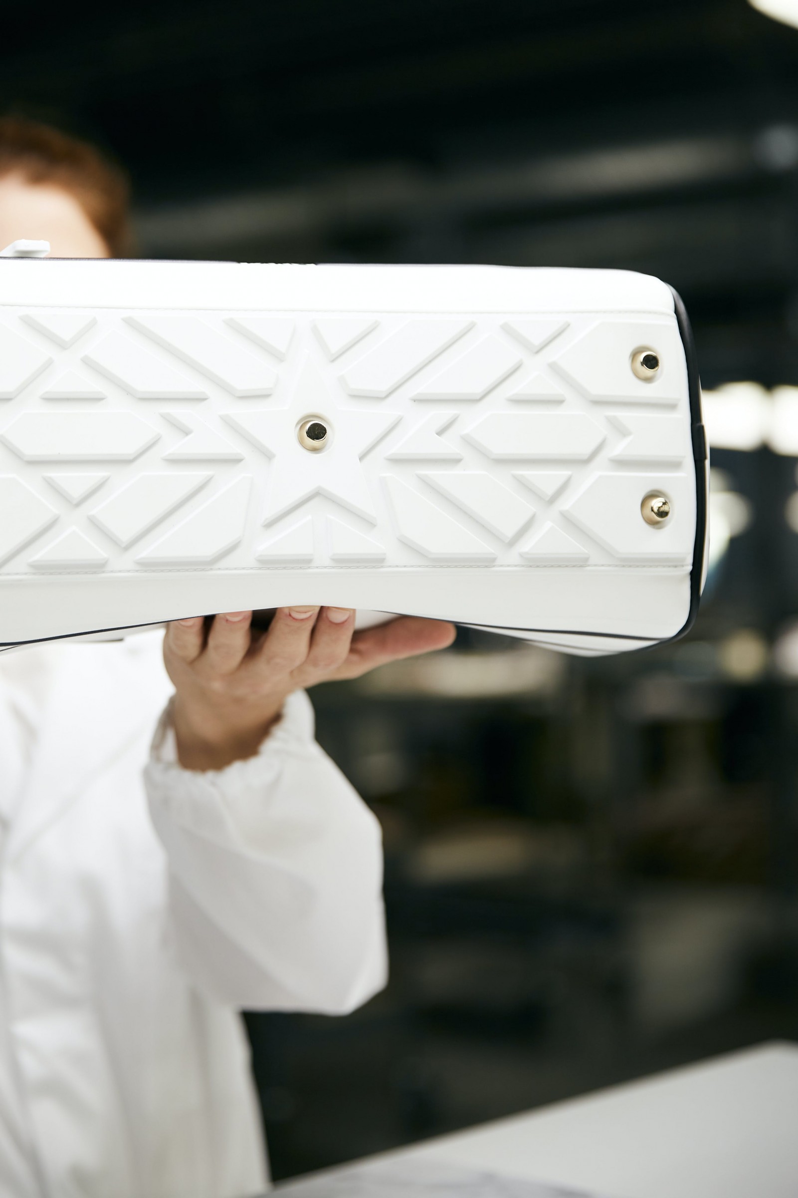 Dior mang trở lại chiếc túi Bowling của thời đại Y2K