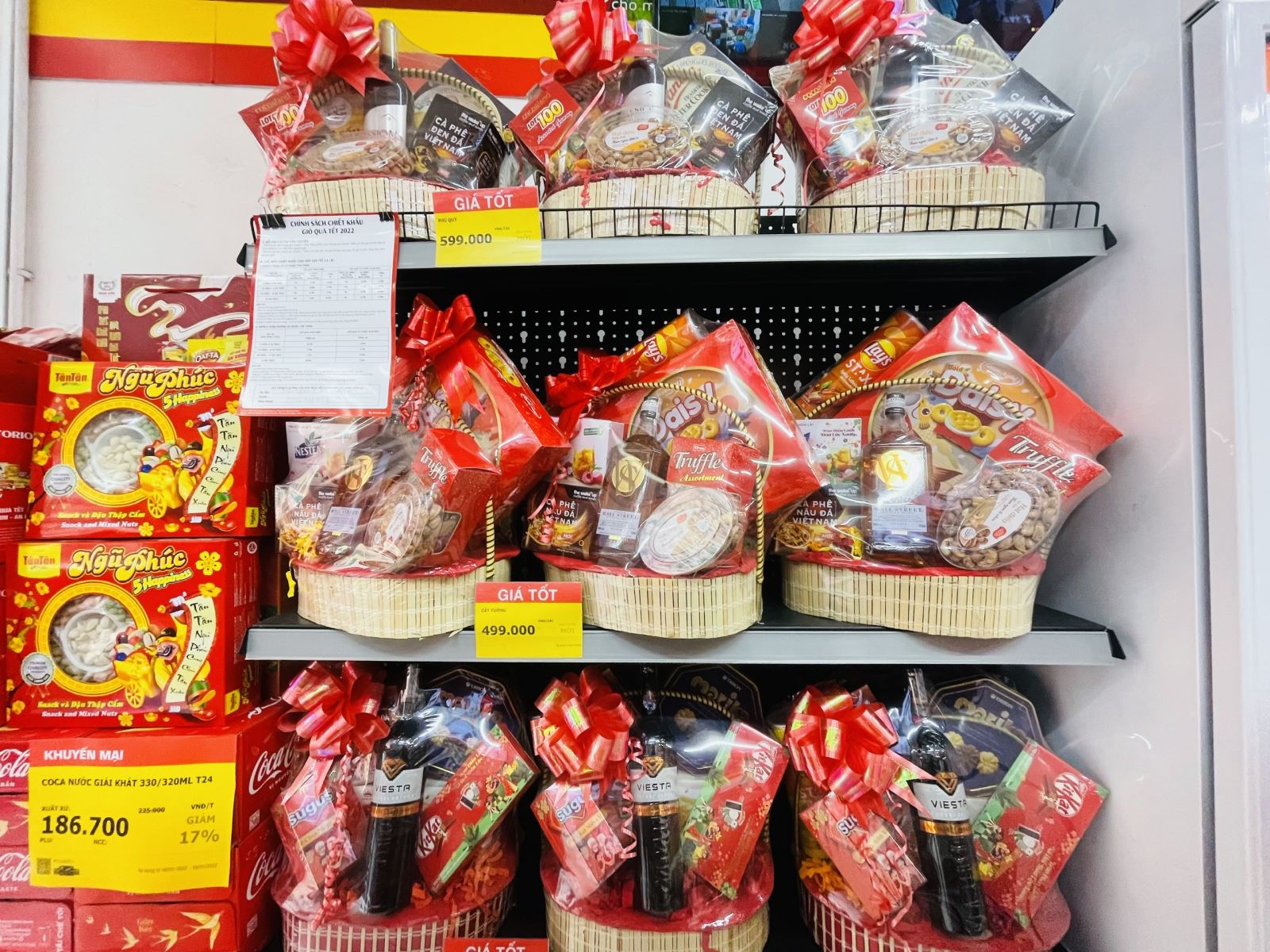 Đa dạng giỏ quà Tết Nguyên đán