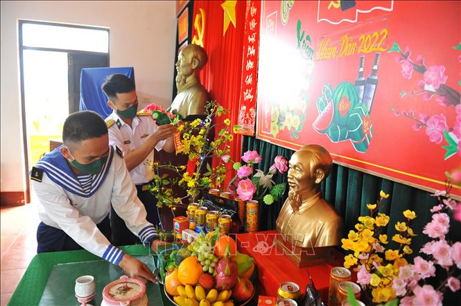 Mang mùa Xuân đến với Trường Sa