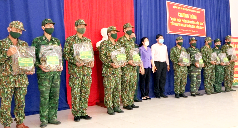 “Xuân biên phòng ấm lòng dân bản” Tết Nguyên đán Nhâm Dần 2022