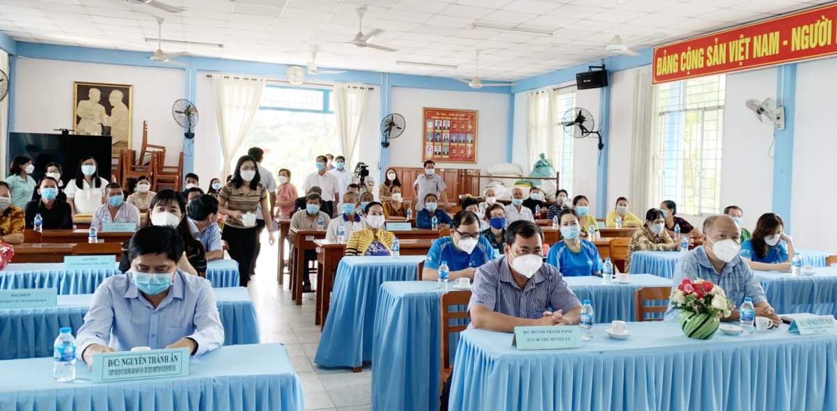 UBMTTQVN tỉnh An Giang bàn giao 50 căn nhà Đại đoàn kết tại huyện Phú Tân do Ngân hàng BIDV chi nhánh An Giang tài trợ