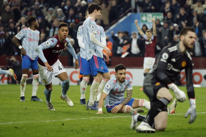 Coutinho chói sáng, Aston Villa cầm hòa Man Utd