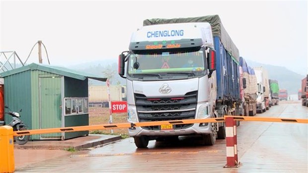 Dừng tiếp nhận hoa quả, thủy sản đông lạnh qua Móng Cái từ 17-1